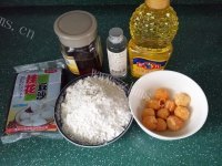 自制广式蛋黄月饼做法图解1)