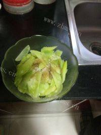 味道不错的凉拌莴笋做法图解5)
