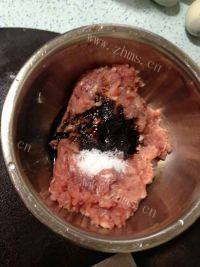 美味早餐皮蛋瘦肉粥做法图解5)