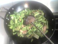 超级简单的芹菜炒肉做法图解10)