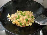 甜津美味的土豆焖面做法图解8)