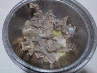 美味的羊排萝卜汤做法图解5)