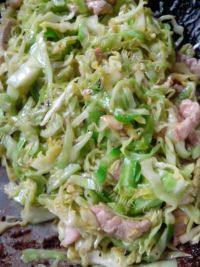 美味的卷心菜炒肉做法图解5)