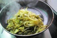 下饭的炒酸菜做法图解6)
