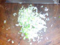 自制酸菜馅饼做法图解4)