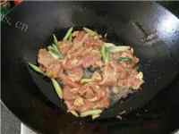 美味的芹菜炒粉条做法图解3)