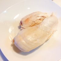 可口的烤鸡胸肉三明治做法图解2)