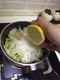 诱人的蜂蜜柚子茶做法图解6)