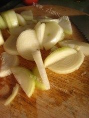 美味可口的羊肉抓饭做法图解2)