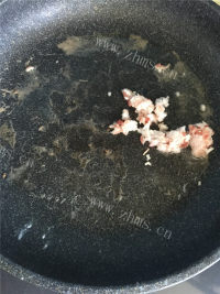 美味的虾仁焖茄子做法图解5)