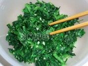 家常菜杏仁菠菜做法图解5)