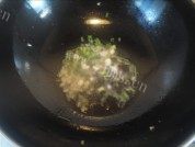 蒜苔烧肉做法图解5)