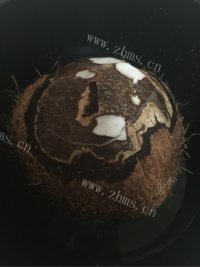 养生的椰子炖乳鸽做法图解4)