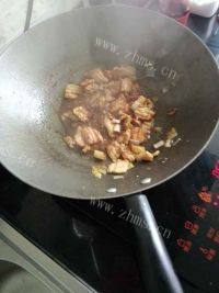 家常菜胡萝卜炒肉做法图解6)