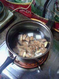 美味的丝瓜豆腐汤做法图解4)