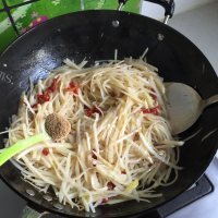 香气浓郁的酸辣土豆丝做法图解9)