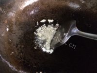 香气浓郁的春笋焖排骨做法图解6)