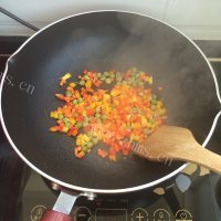 独特的酱油炒饭做法图解5)