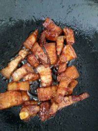 家常菜五花肉焖土豆做法图解4)