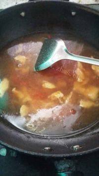 美味的西红柿鸡蛋面做法图解7)