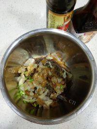 美味的凉拌海蜇蕨根粉做法图解6)