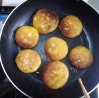 自制红薯饼做法图解5)