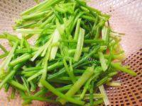 「家有大厨」芹菜炒肉丝做法图解2)