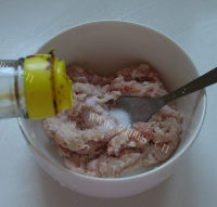 美味的白菜猪肉馅饼做法图解6)