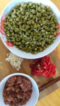 家常菜酸豆角肉末做法图解2)