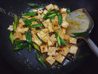 家常菜蒜苗烧豆腐