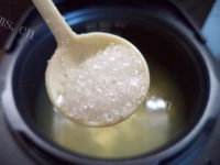 鲜美的香菜豆腐白贝汤做法图解7)