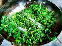 家常菜蒜香菠菜做法图解6)