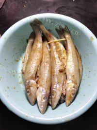 椒盐沙丁鱼做法图解4)