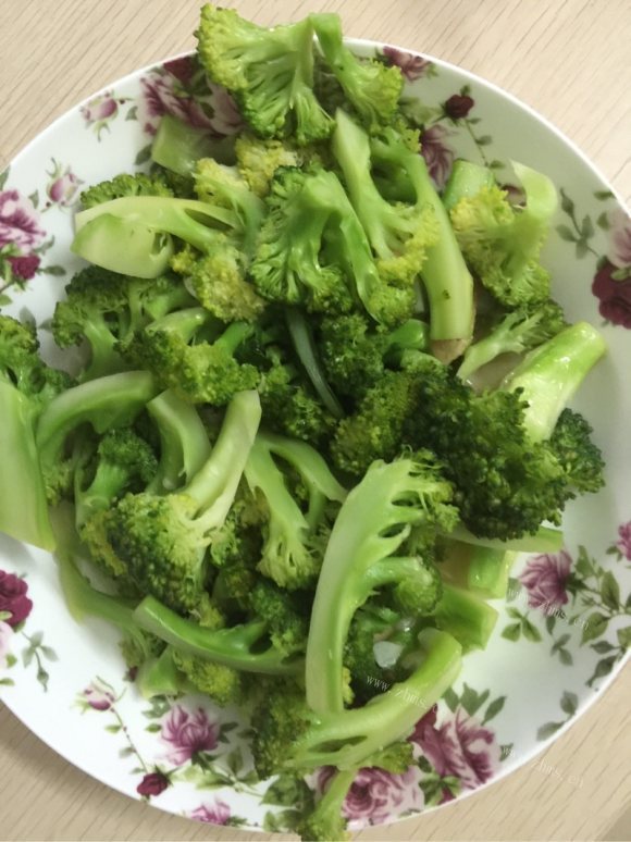 色香味俱全的素炒西兰花