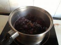 养颜的黑米红豆粥