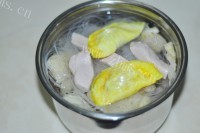 自制三鲜蛋饺煲做法图解5)