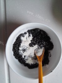 美味的核桃黑芝麻糊做法图解5)
