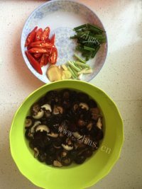 黄焖鸡块做法图解1)