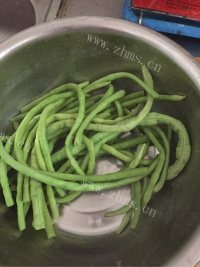 家常豆角猪肉水饺做法图解3)