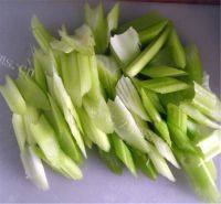 清香可口的芹菜炒肉做法图解1)
