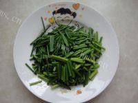 家常菜韭苔炒鸡蛋做法图解3)