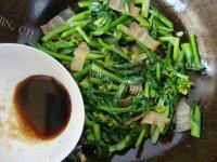 家常菜腊肉炒菜心做法图解7)