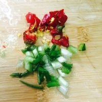 好吃的酸辣西葫芦香肠做法图解3)