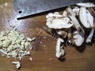 妈妈教我做香菇青菜做法图解1)
