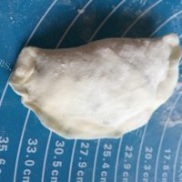热腾腾的韭菜盒子做法图解11)