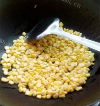 家常菜炒玉米粒做法图解4)
