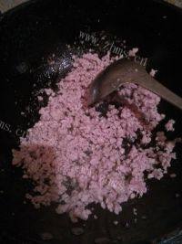 自制香菇肉馅饺子做法图解2)