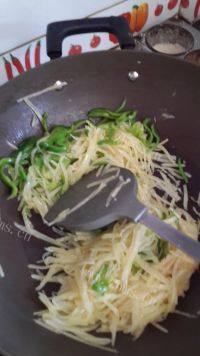 家常土豆丝做法图解5)