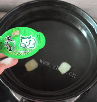 菌菇丸子小火锅做法图解4)