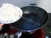 家常菜牛肉炒萝卜做法图解3)